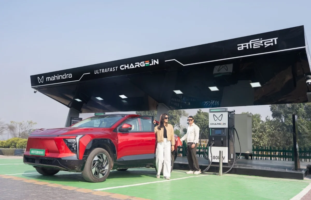 Mahindra collaborates with HPCL to enhance the EV charging infrastructure across India. Featured Image